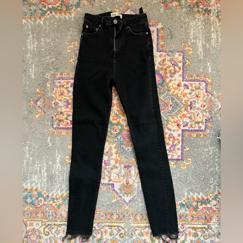 High Wasted Skinny Zara Jeans Size 2 Black ripped
